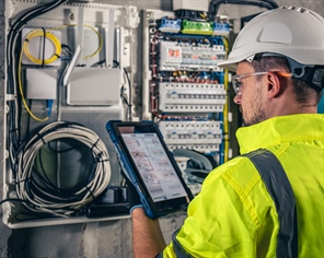 Impianto elettrico non a norma: conseguenze e rischi